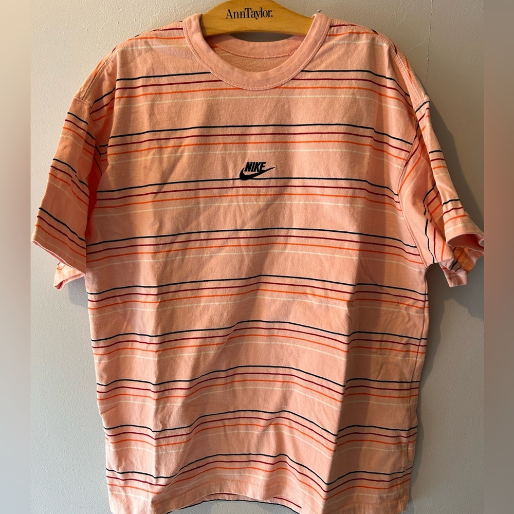 Light pink Nike men’s T shirt
